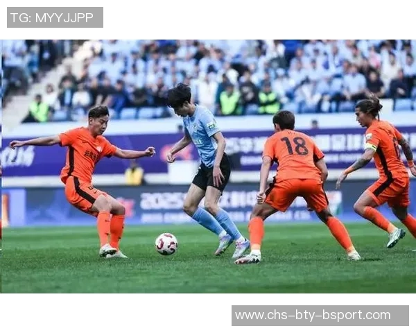 大连英博逆转云南玉昆补时连入两球伊万现场点评精彩瞬间